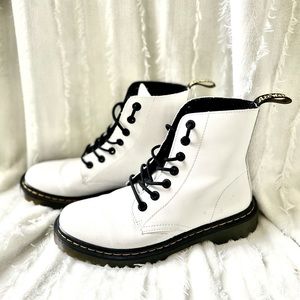 🐧White Dr. Martens 1460